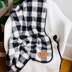 Buffalo plaid Sherpa blanket 🖤